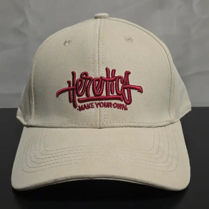 [BUNJANG] Unisex Graffiti Embroidered Logo Baseball Cap / 남녀공용 그래피티 자수 로고 볼캡