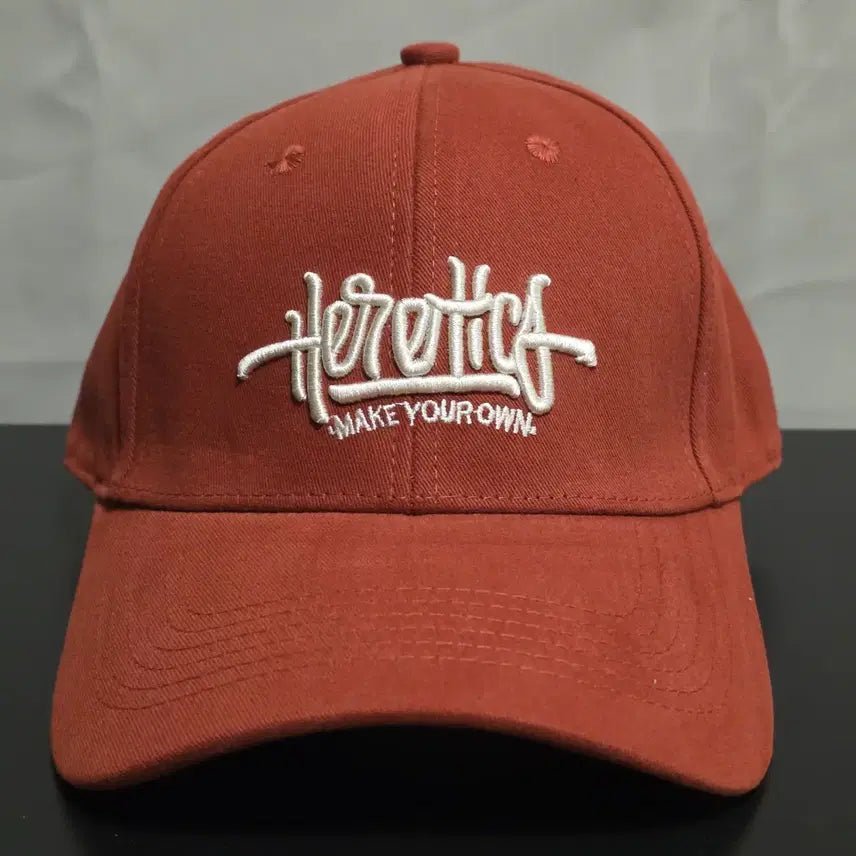 [BUNJANG] Unisex Graffiti Embroidered Logo Baseball Cap / 남녀공용 그래피티 자수 로고 볼캡