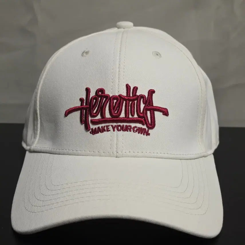 [BUNJANG] Unisex Graffiti Embroidered Logo Baseball Cap / 남녀공용 그래피티 자수 로고 볼캡