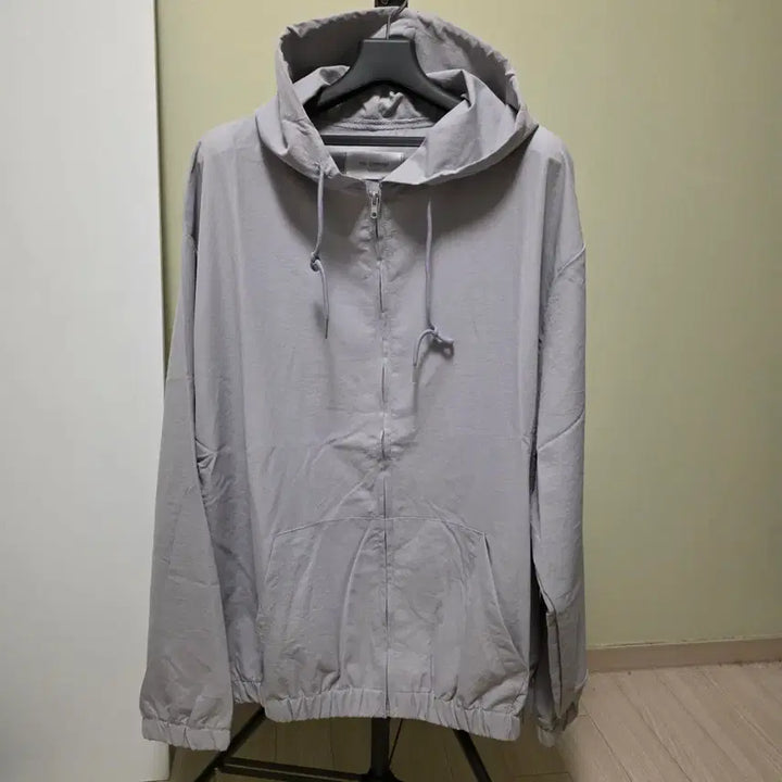 [BUNJANG] Unisex Lightweight Windbreaker Jacket / 남녀공용 바람막이