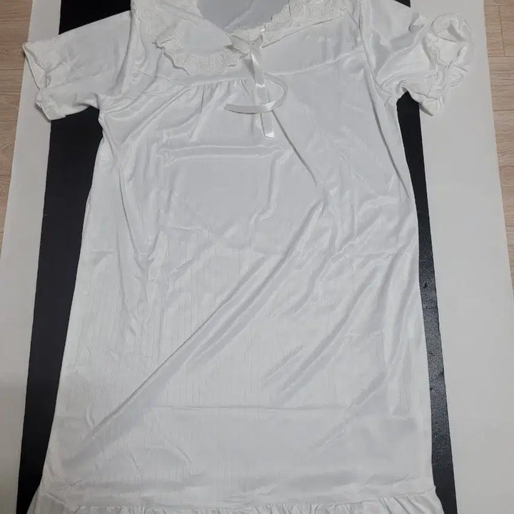 [SOLD OUT] 화이트 레이스 장식 롱 원피스 잠옷
