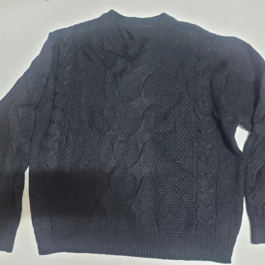 [BUNJANG] Black Cable Knit Sweater / 검정색 꽈배기 니트 스웨터