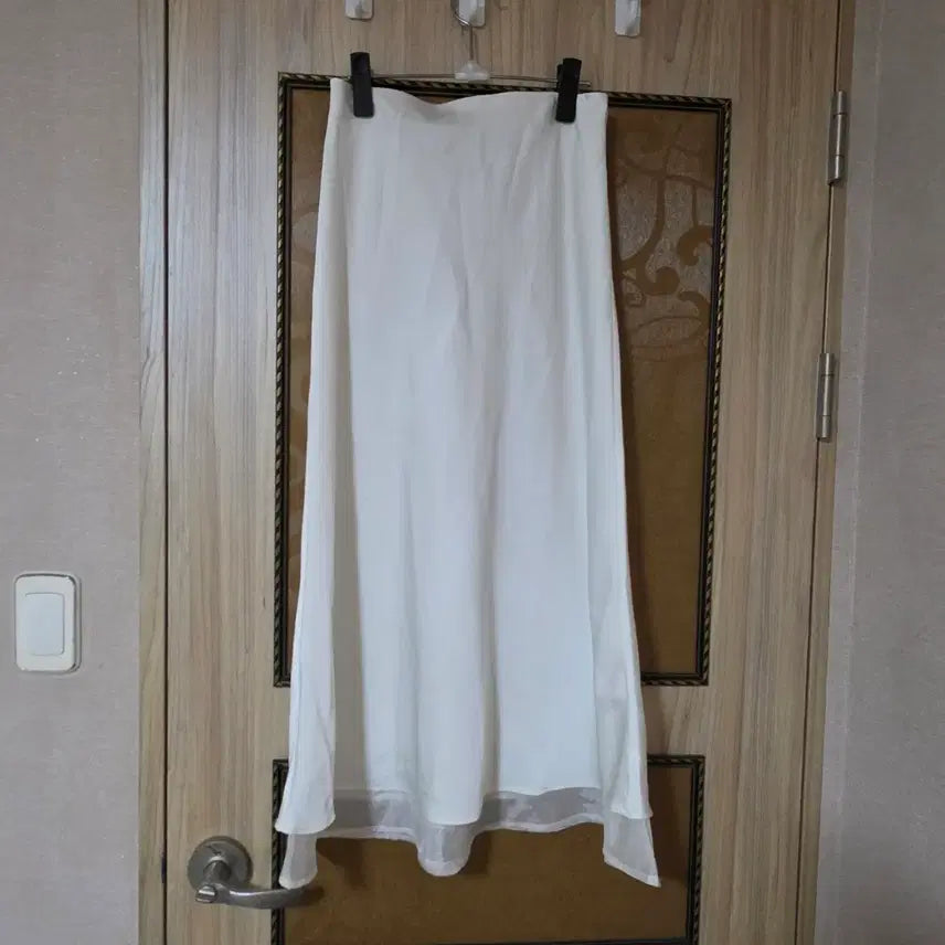 [BUNJANG] Rucel K Ivory Satin Silk Long Skirt / 에이블리 루셀크 아이보리 새틴 실크 롱 스커트