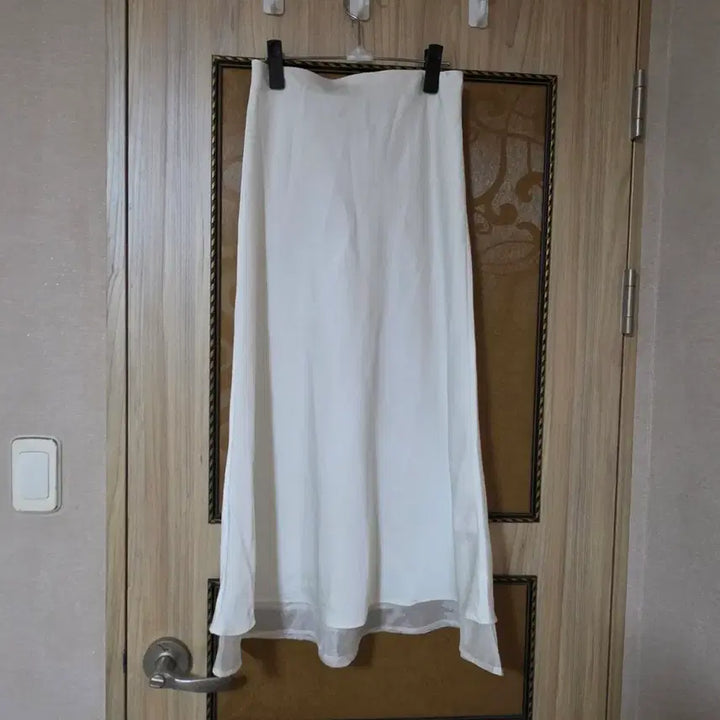 [BUNJANG] Rucel K Ivory Satin Silk Long Skirt / 에이블리 루셀크 아이보리 새틴 실크 롱 스커트
