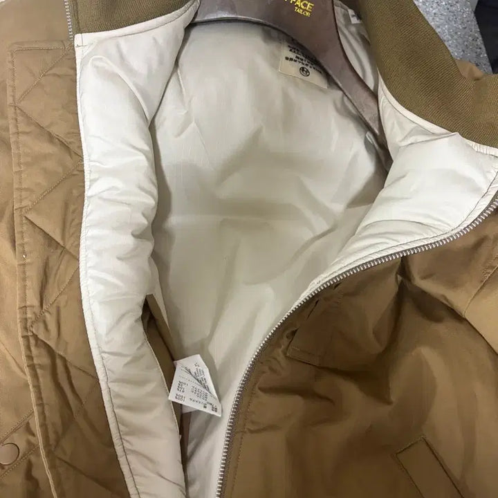 [BUNJANG] Nanamica Insulation Varsity Jacket Beige S / 24aw 나나미카 인슐레이션 바시티 자켓 베이지 S사이즈