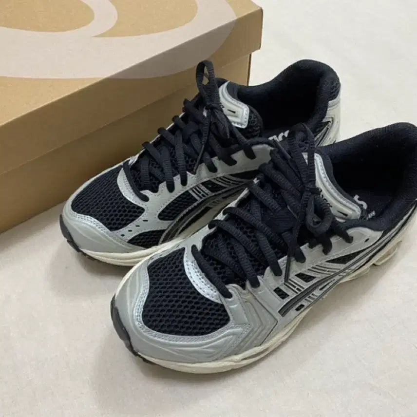 [SOLD OUT] 아식스 젤카야노 14 블랙/실버 운동화 240