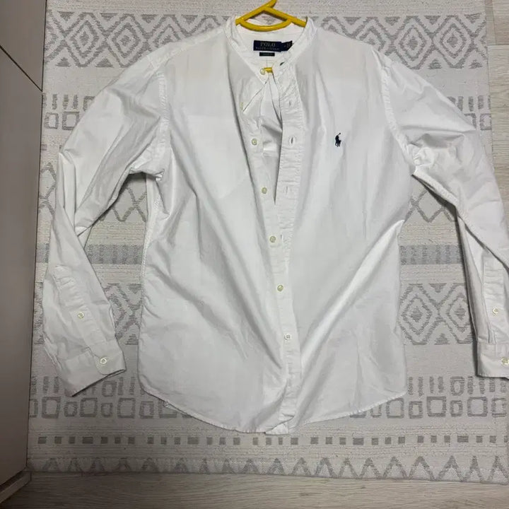 [SOLD OUT] 폴로 헨리넥 셔츠 클래식 핏 M 화이트 qr인증 팔아요