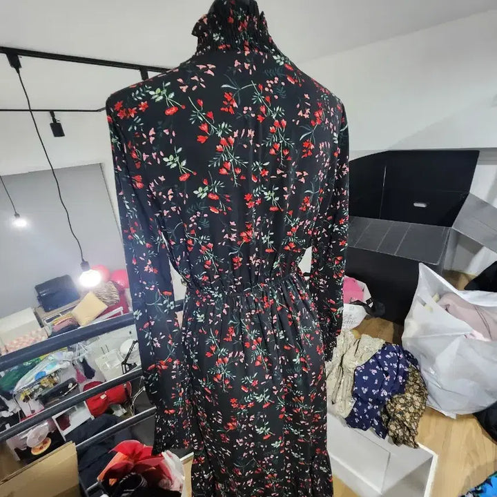 [BUNJANG] High Neck Floral Long Dress / 하이넥 플라워 롱 원피스 블랙 꽃무늬