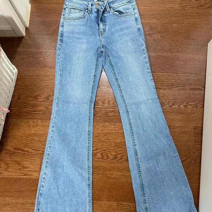 [BUNJANG] GUESS Bootcut Jeans / GUESS 게스 부츠컷 청바지
