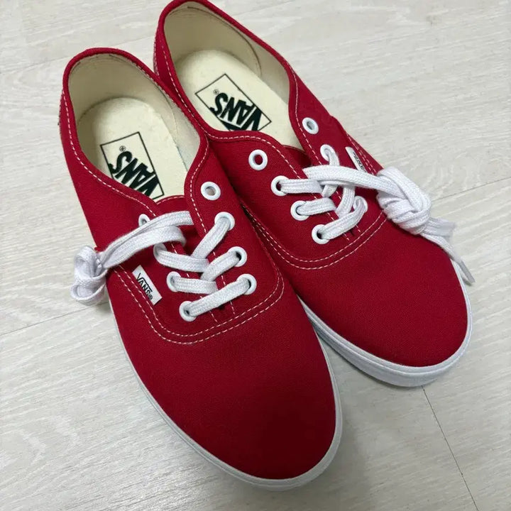[SOLD OUT] 반스 어센틱 레드 캔버스 스니커즈