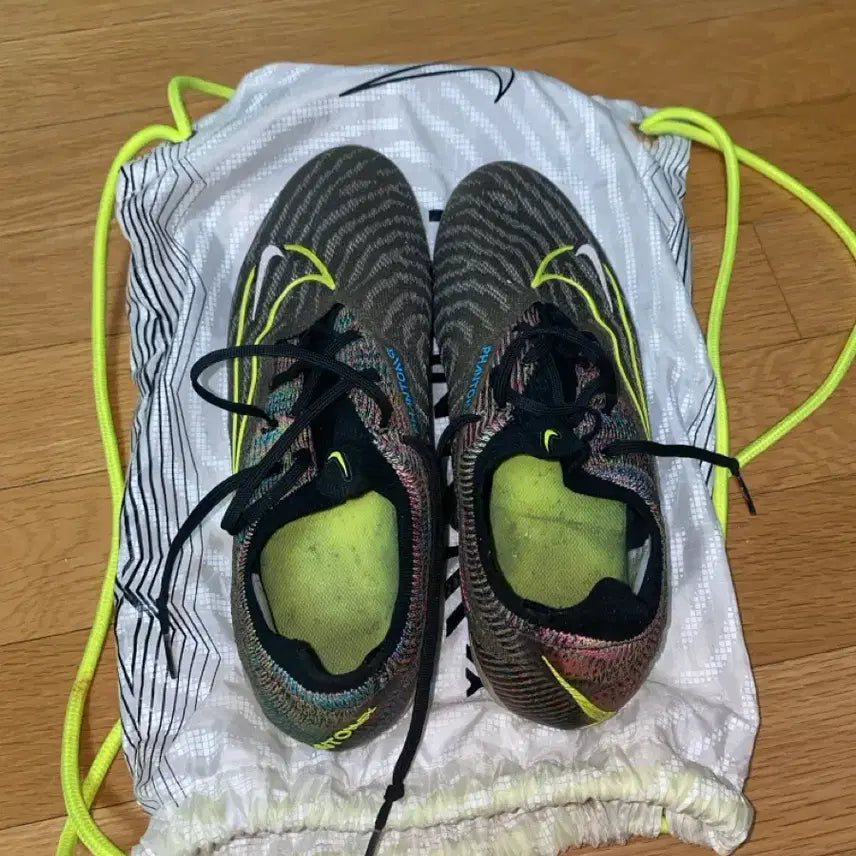 [BUNJANG] Nike Phantom GX Elite Fusion AG Pro Soccer Cleats / [260]나이키 팬텀 GX 엘리트 퓨전 AG 프로 블랙 볼트 260