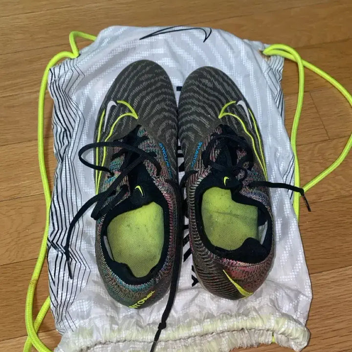 [BUNJANG] Nike Phantom GX Elite Fusion AG Pro Soccer Cleats / [260]나이키 팬텀 GX 엘리트 퓨전 AG 프로 블랙 볼트 260