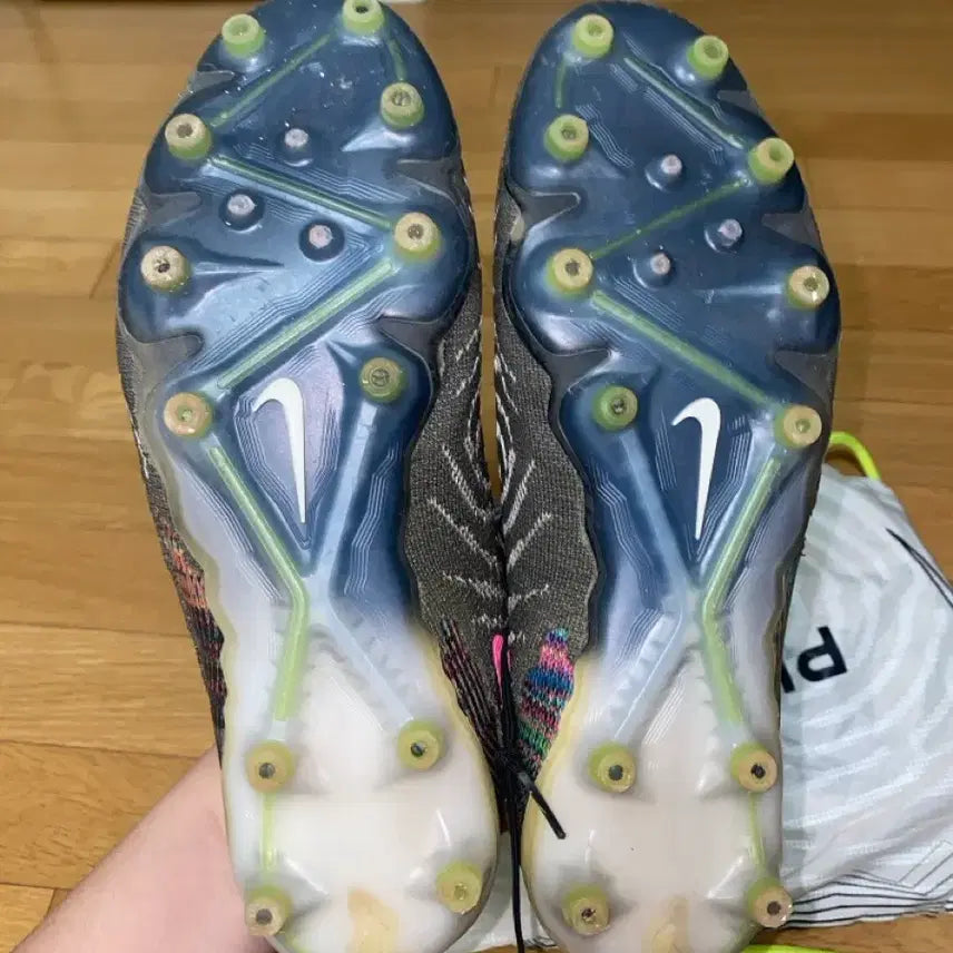 [BUNJANG] Nike Phantom GX Elite Fusion AG Pro Soccer Cleats / [260]나이키 팬텀 GX 엘리트 퓨전 AG 프로 블랙 볼트 260