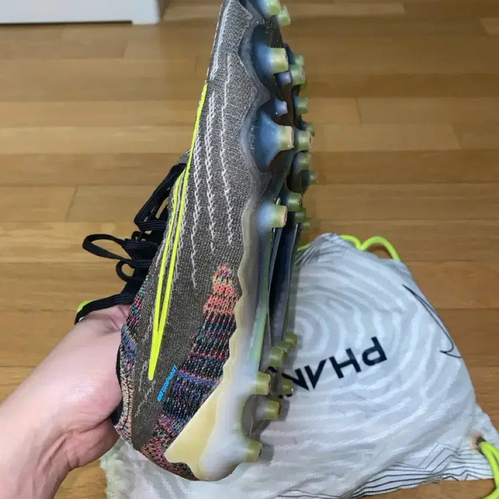 [BUNJANG] Nike Phantom GX Elite Fusion AG Pro Soccer Cleats / [260]나이키 팬텀 GX 엘리트 퓨전 AG 프로 블랙 볼트 260