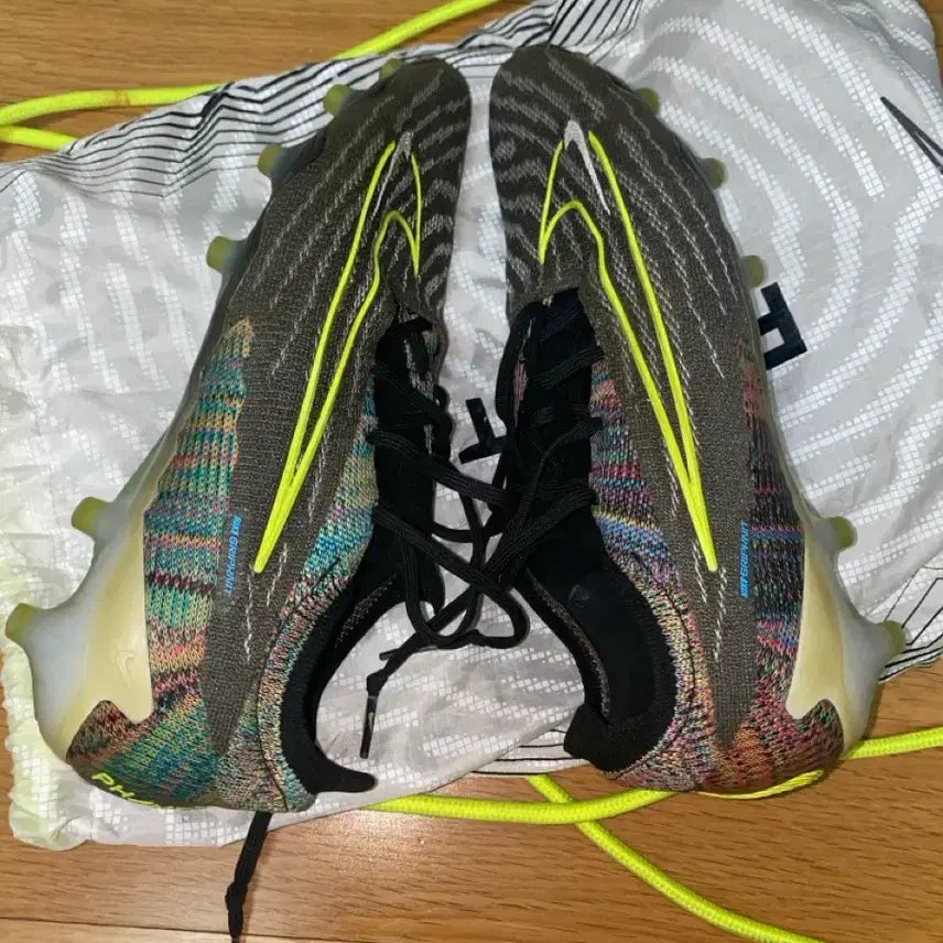 [BUNJANG] Nike Phantom GX Elite Fusion AG Pro Soccer Cleats / [260]나이키 팬텀 GX 엘리트 퓨전 AG 프로 블랙 볼트 260