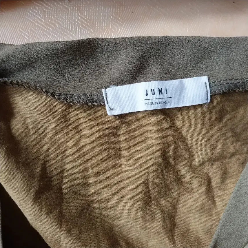 [BUNJANG] JUNI Khaki Blouse / JUNI블라우스  카키색