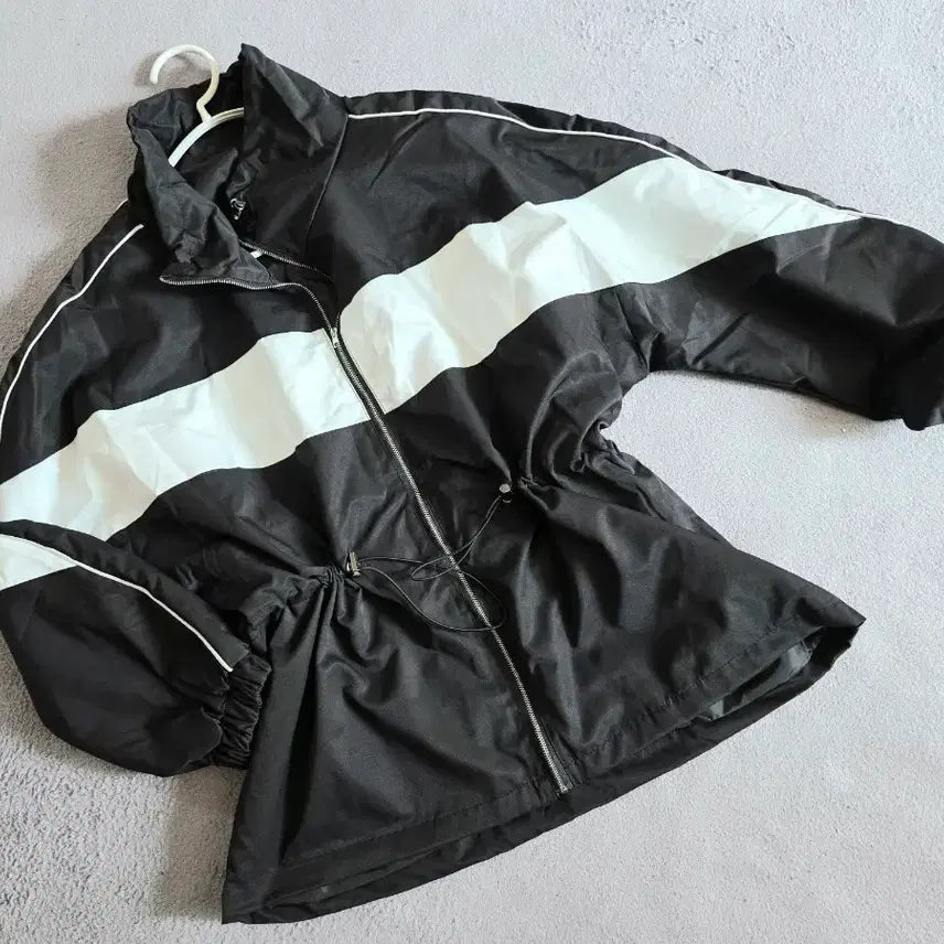 [SOLD OUT] 사파리형 여성 바람막이점퍼 새거 77까지