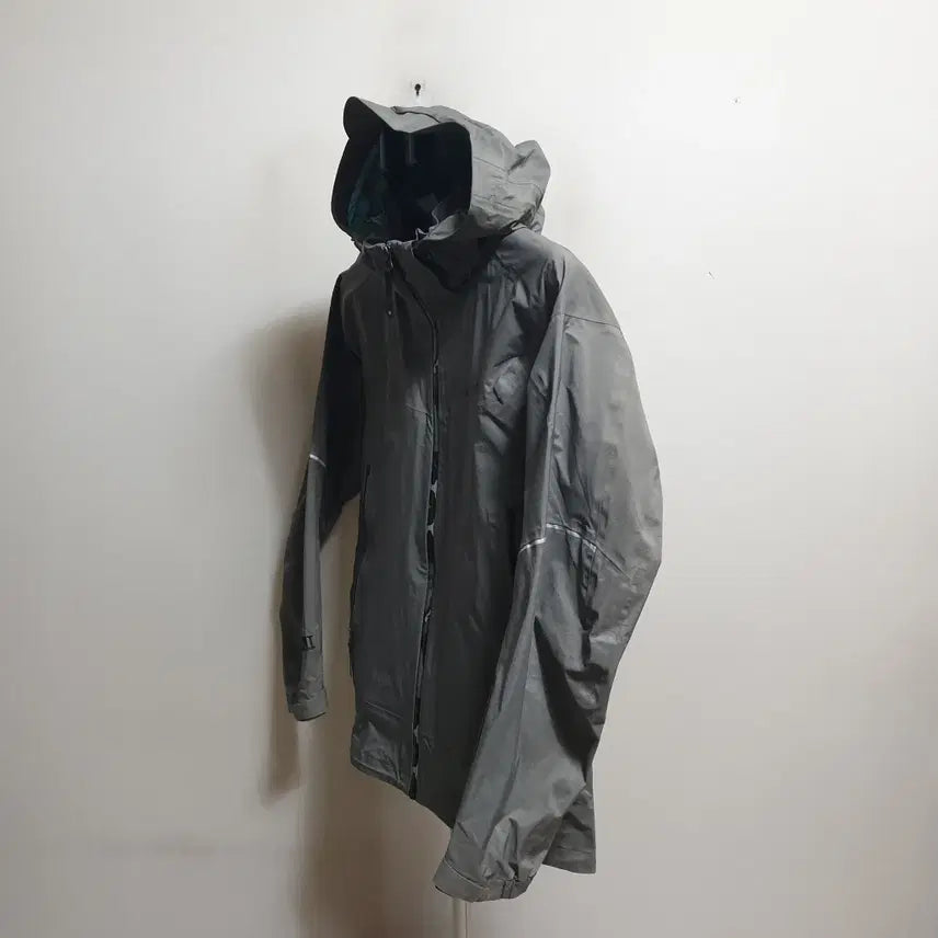 [BUNJANG] Lafuma Hooded Windbreaker Jacket (Size 100) / 라푸마 후드바람막이점퍼/100