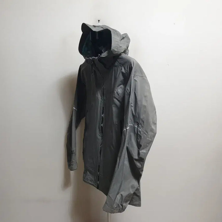 [BUNJANG] Lafuma Hooded Windbreaker Jacket (Size 100) / 라푸마 후드바람막이점퍼/100