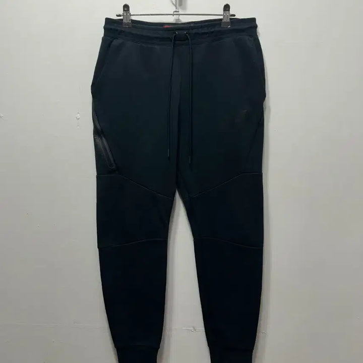 [SOLD OUT] 나이키 테크 플리스 조거 블랙 M