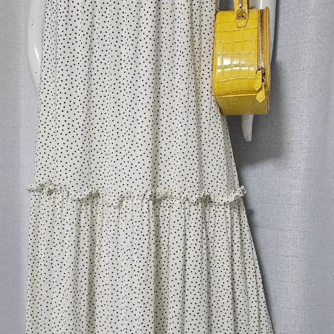 [BUNJANG] Ivory Polka Dot Stretchy Dress - Size M / 아이보리 땡땡이 스판기 좋은 원피스..택 엠