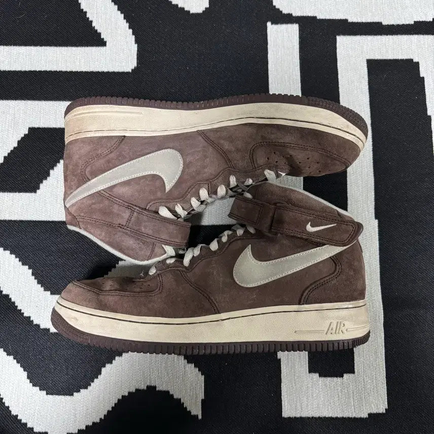 [BUNJANG] Nike Air Force 1 Mid Chocolate Sneakers / 나이키 에어포스 1 미드 초콜릿 285