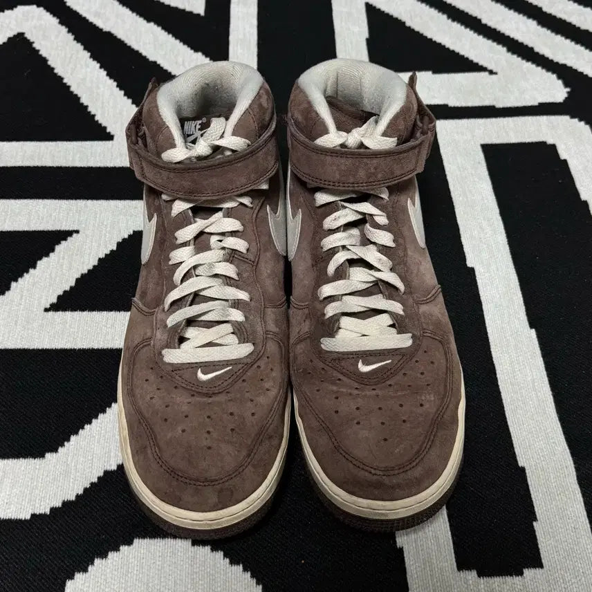 [BUNJANG] Nike Air Force 1 Mid Chocolate Sneakers / 나이키 에어포스 1 미드 초콜릿 285