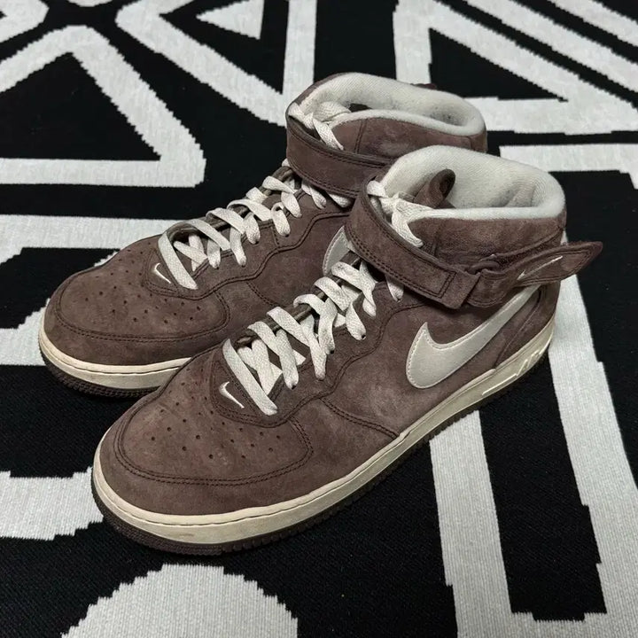 [BUNJANG] Nike Air Force 1 Mid Chocolate Sneakers / 나이키 에어포스 1 미드 초콜릿 285