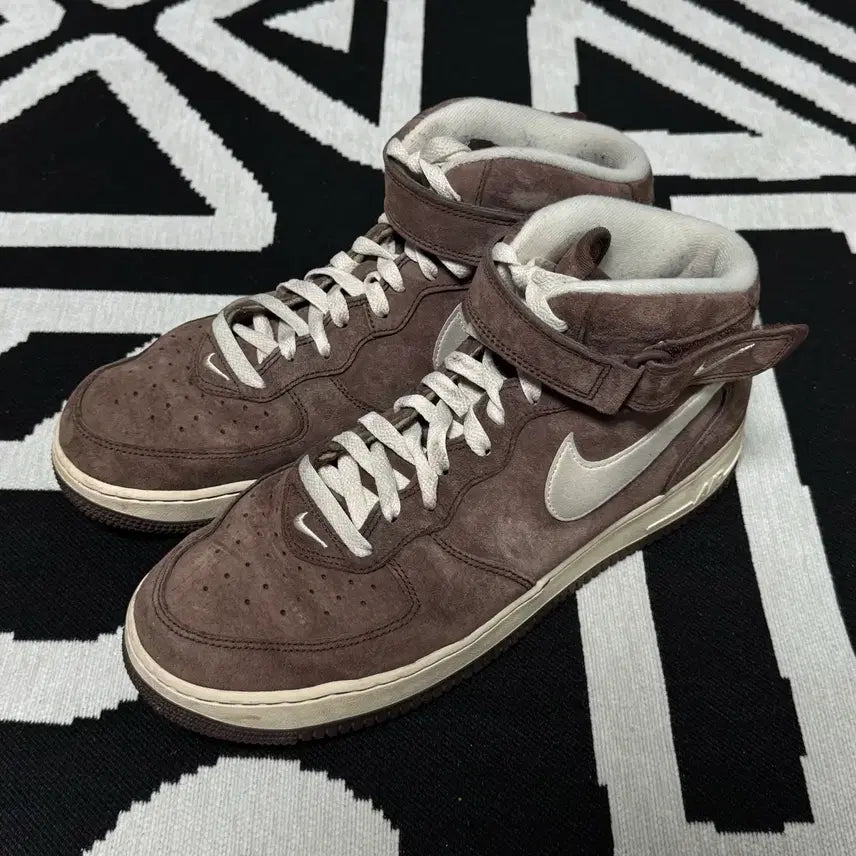 [BUNJANG] Nike Air Force 1 Mid Chocolate Sneakers / 나이키 에어포스 1 미드 초콜릿 285