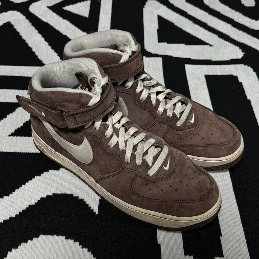 [BUNJANG] Nike Air Force 1 Mid Chocolate Sneakers / 나이키 에어포스 1 미드 초콜릿 285