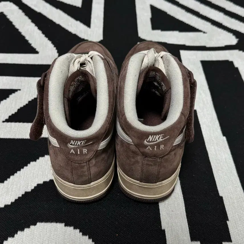 [BUNJANG] Nike Air Force 1 Mid Chocolate Sneakers / 나이키 에어포스 1 미드 초콜릿 285
