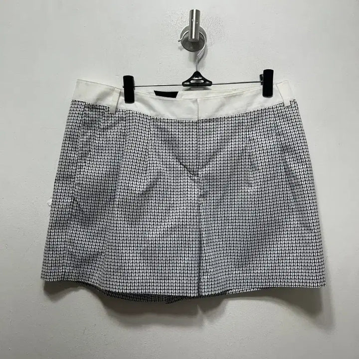 [BUNJANG] TORBIST Pattern Shorts White Black 73 / TORBIST 패턴 반바지 화이트 블랙 73