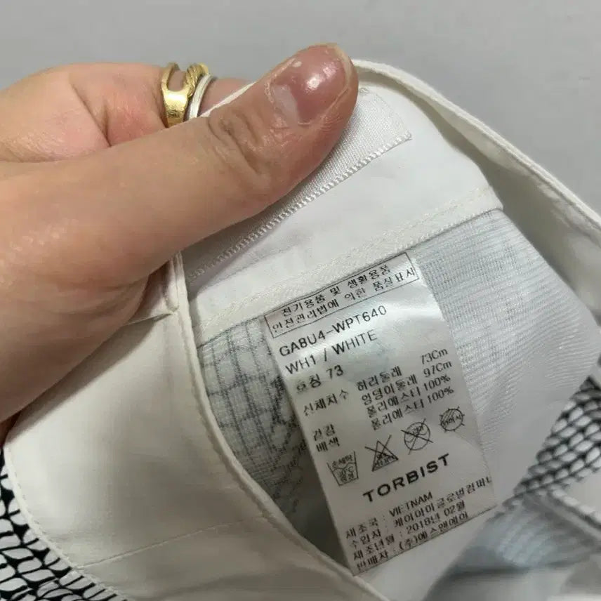 [BUNJANG] TORBIST Pattern Shorts White Black 73 / TORBIST 패턴 반바지 화이트 블랙 73