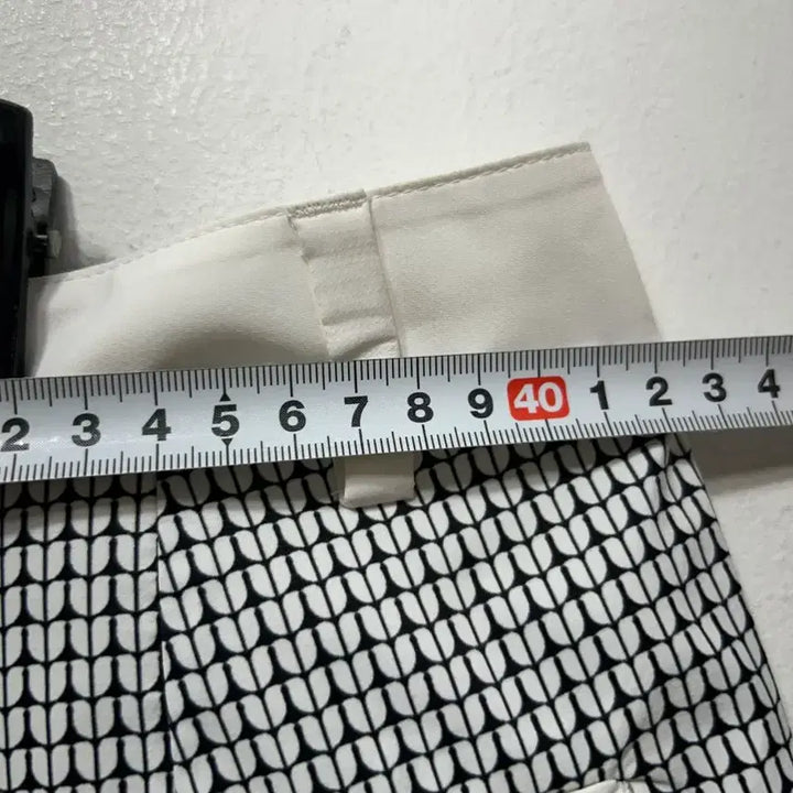 [BUNJANG] TORBIST Pattern Shorts White Black 73 / TORBIST 패턴 반바지 화이트 블랙 73