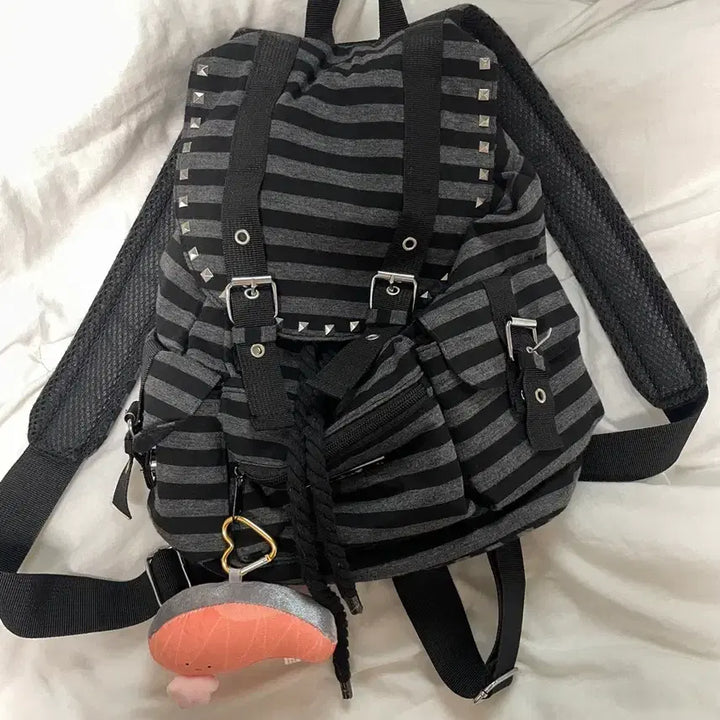 [BUNJANG] Chicks Stripe Stud Pocket Backpack (Black) / 키링 무료+칙스 스트라이프 스터드 포켓 백팩(블랙)