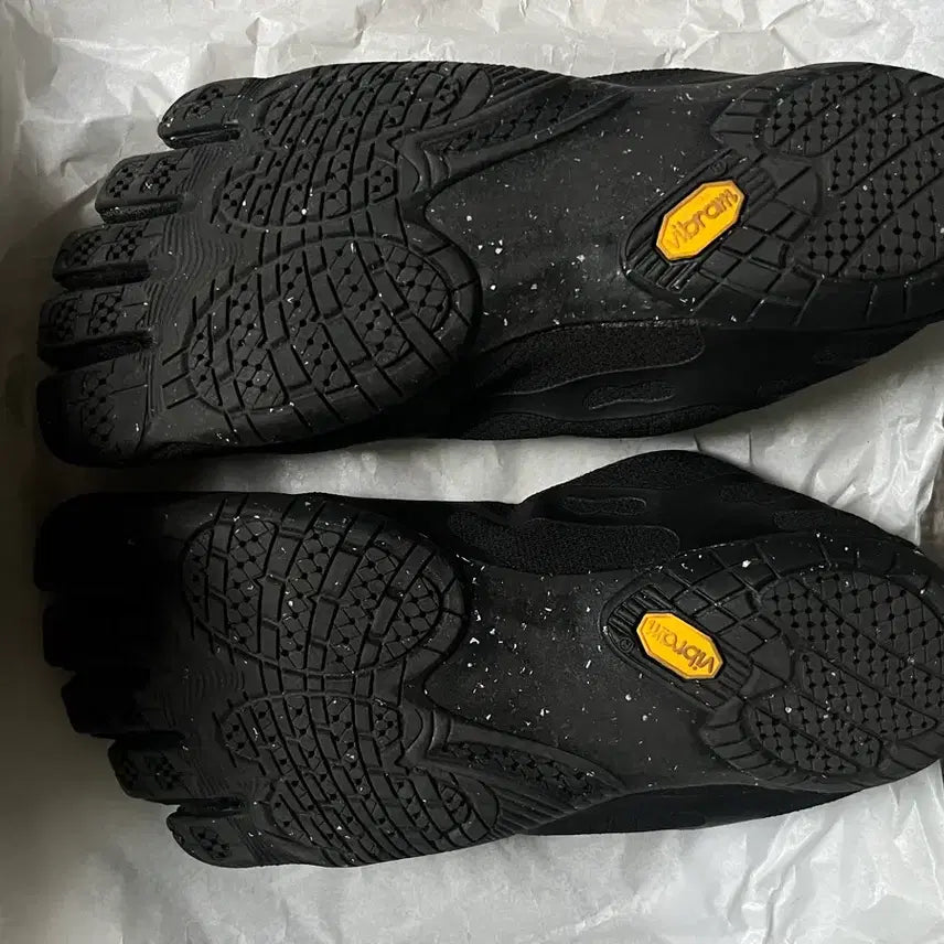 [BUNJANG] Vibram FiveFingers Black 38 Size / 26SS 비브람파이브핑거스 블랙 38사이즈 1회 착용