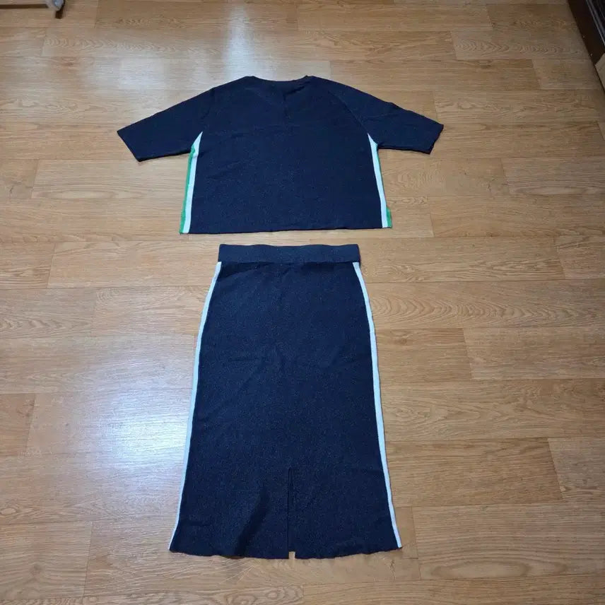 [SOLD OUT] 보니알렉스 네이비 니트반팔스커트치마셋업투피스