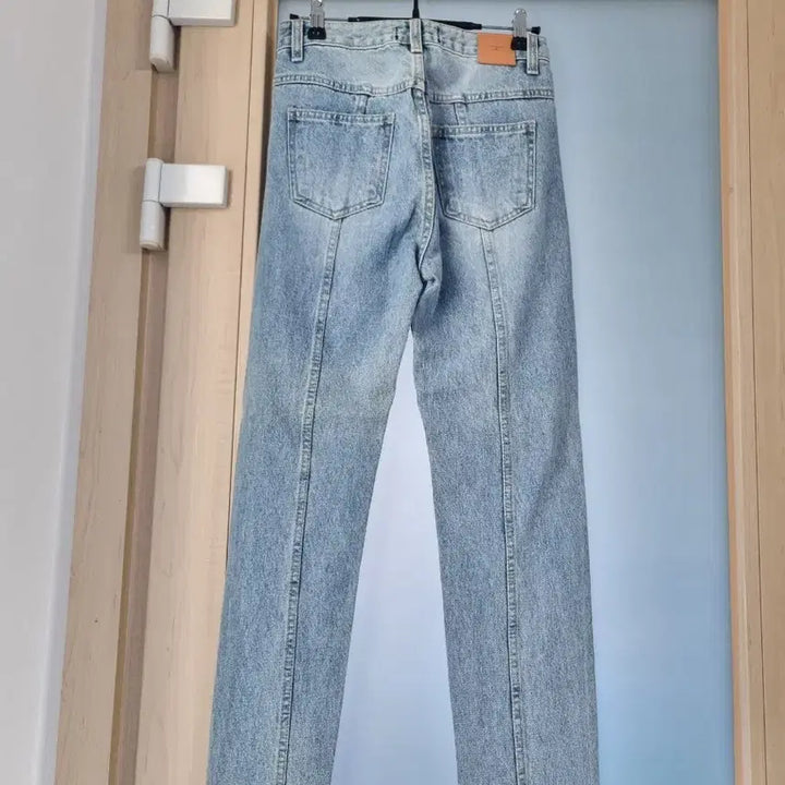 [BUNJANG] Unbalanced Cut Light Blue Denim Jeans / 언발컷 연청 데님
