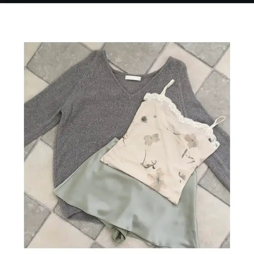 [BUNJANG] UnderB Sheldon Flower Lace Sleeveless Top / 언더비 셀던 플라워 레이스 슬리브리스