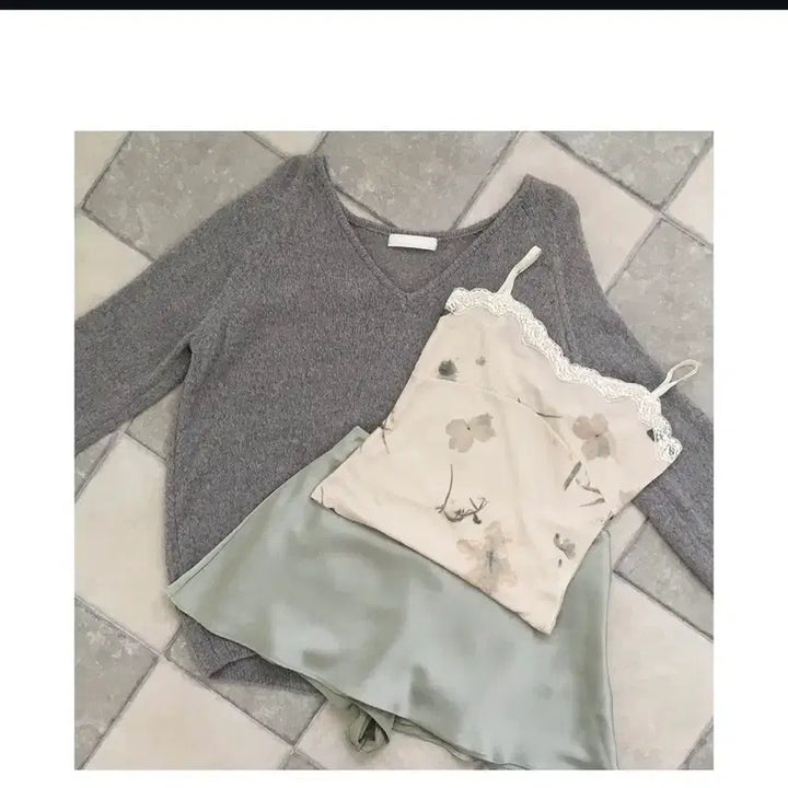 [BUNJANG] UnderB Sheldon Flower Lace Sleeveless Top / 언더비 셀던 플라워 레이스 슬리브리스