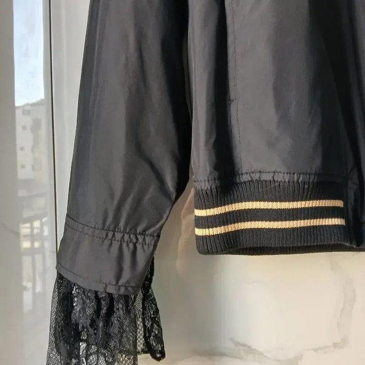[SOLD OUT] 잇미샤 블랙 레이스 바람막이 자켓