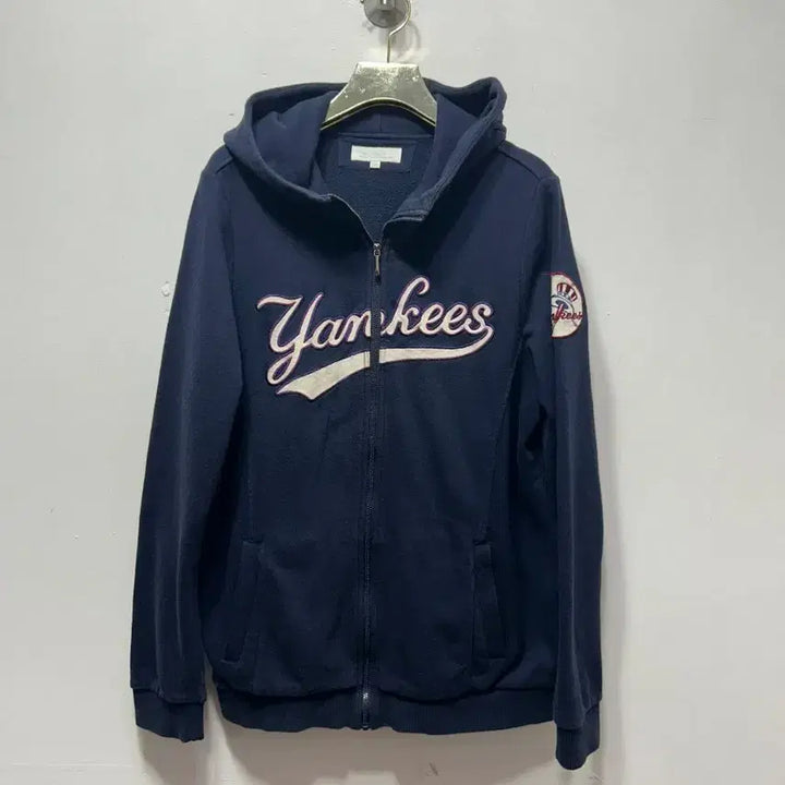 [BUNJANG] MLB New York Yankees Navy Hooded Zip-up Jacket (Size S) / MLB 뉴욕 양키스 네이비 후드집업 S