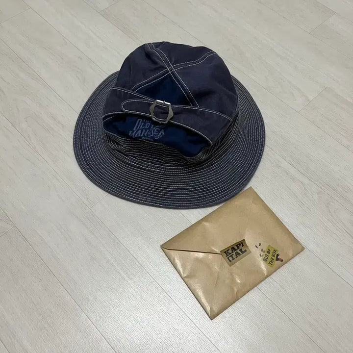 [SOLD OUT] 캐피탈 치노 노인과 바다