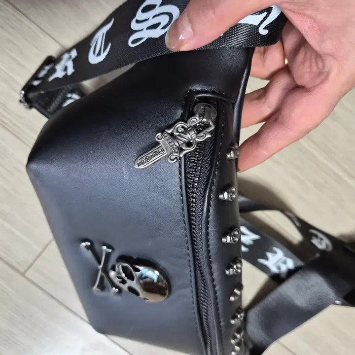 [BUNJANG] Black Skull Print Hip Sack Belt Bag / 블랙 해골 스컬 프린팅 힙색 벨트백
