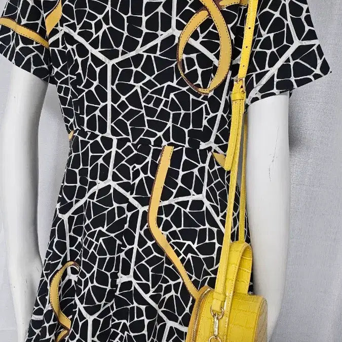 [BUNJANG] Black and Yellow Button and Zipper Dress / 검정 노랑 단추 자크 원피스