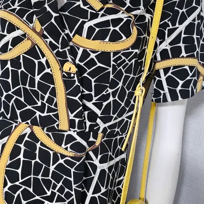[BUNJANG] Black and Yellow Button and Zipper Dress / 검정 노랑 단추 자크 원피스