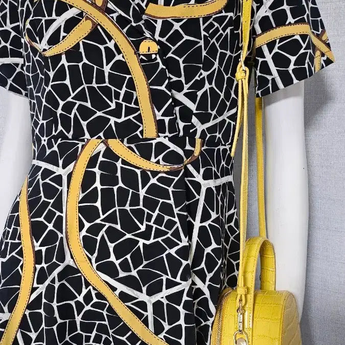 [BUNJANG] Black and Yellow Button and Zipper Dress / 검정 노랑 단추 자크 원피스
