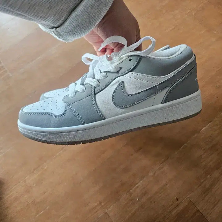 [BUNJANG] Nike Air Jordan Low Grey/White Sneakers / 나이키 에어 조던 로우 그레이/화이트 235