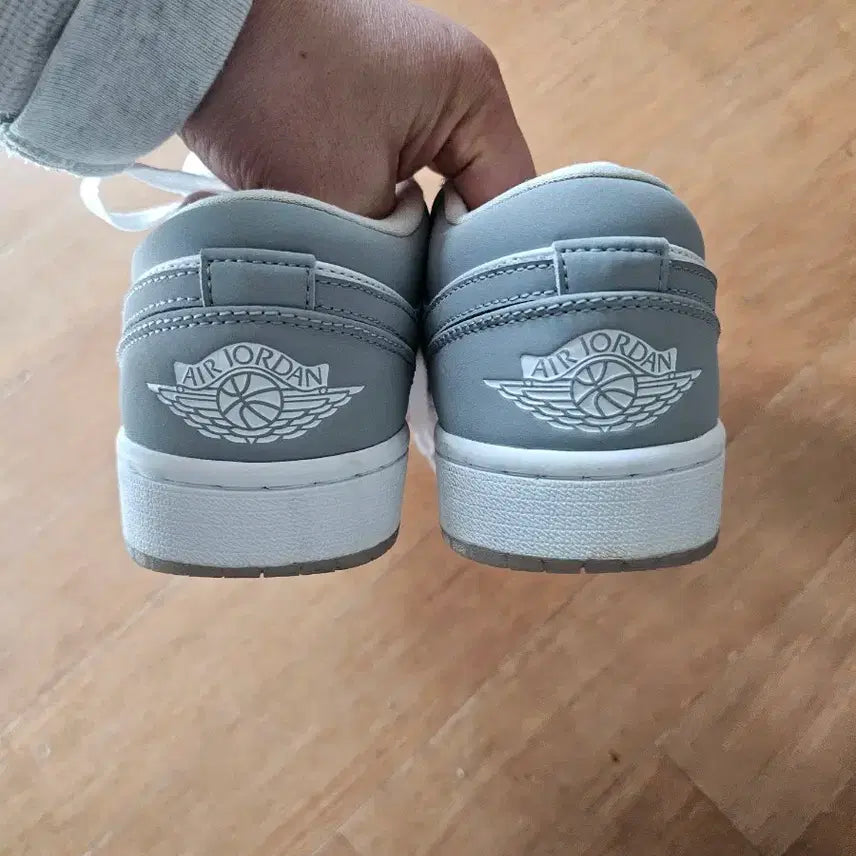 [BUNJANG] Nike Air Jordan Low Grey/White Sneakers / 나이키 에어 조던 로우 그레이/화이트 235
