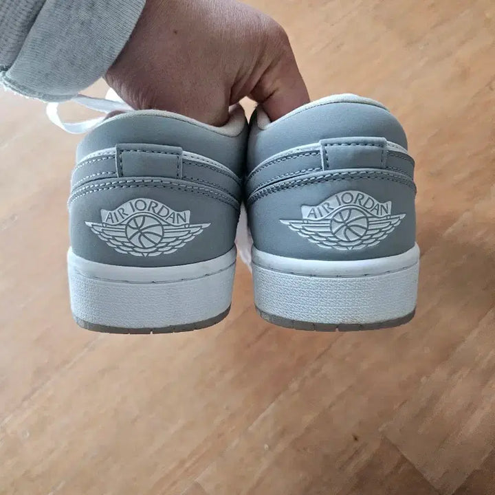 [BUNJANG] Nike Air Jordan Low Grey/White Sneakers / 나이키 에어 조던 로우 그레이/화이트 235